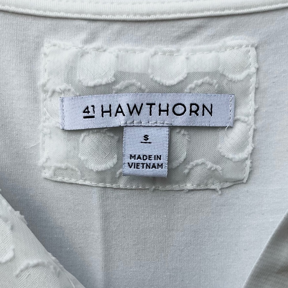 41 Hawthorn White Textured Circle Sleeveless Blouse - Picture 6 of 8